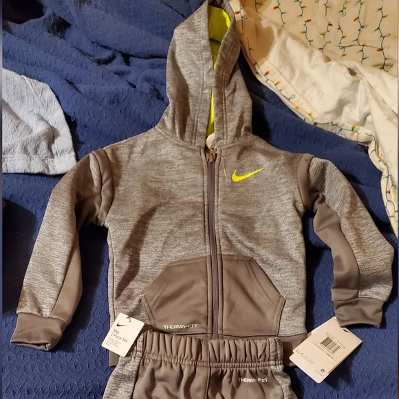 Nike zip up jogger 2 piece set - Picture 1 of 3